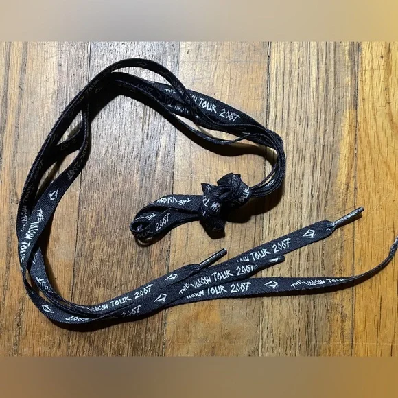 NWOT Vintage The Volcom Tour 2007 Shoelaces - Picture 1 of 8